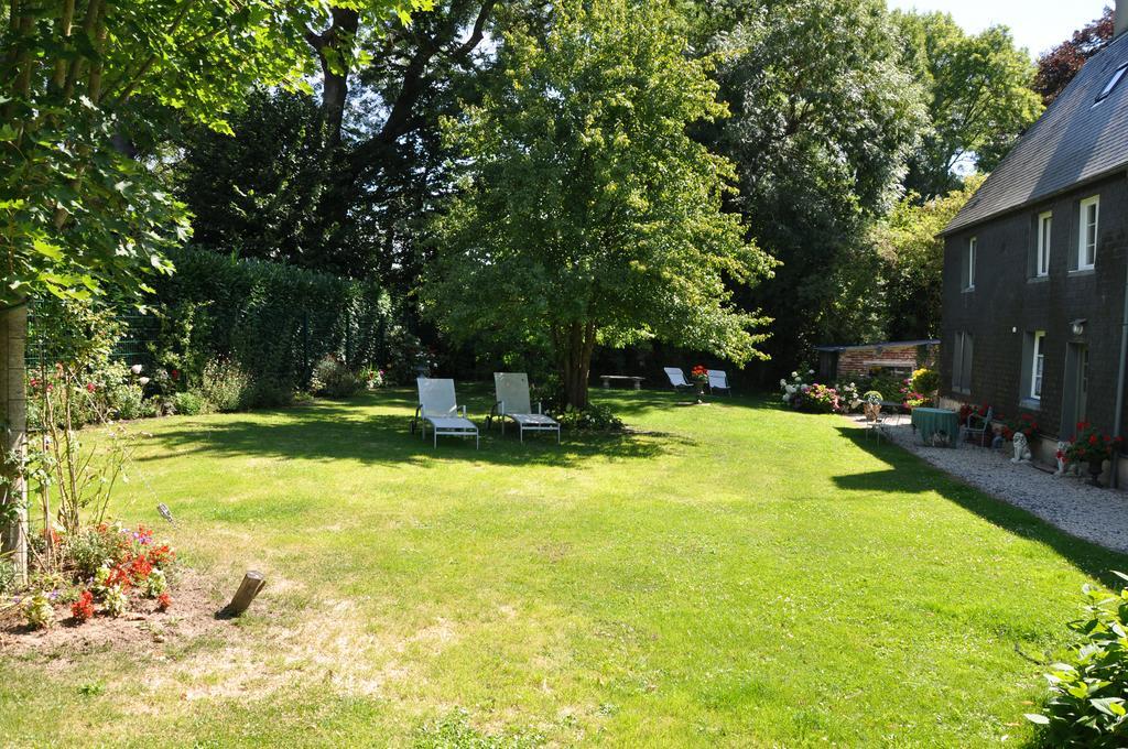 Manoir Des Lions De Tourgeville Exterior photo