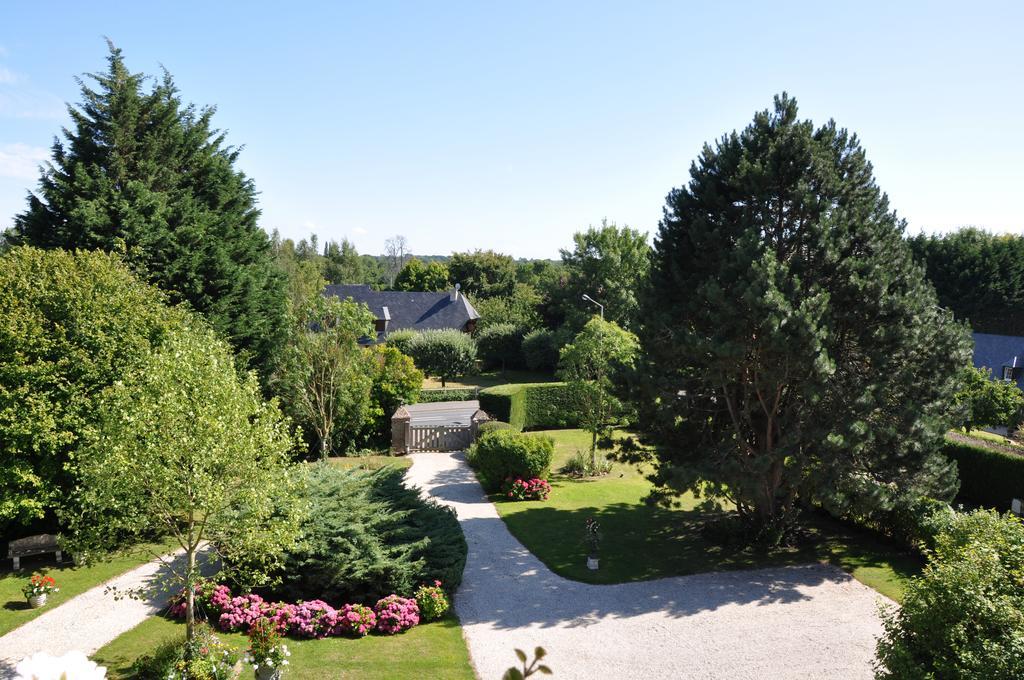 Manoir Des Lions De Tourgeville Exterior photo
