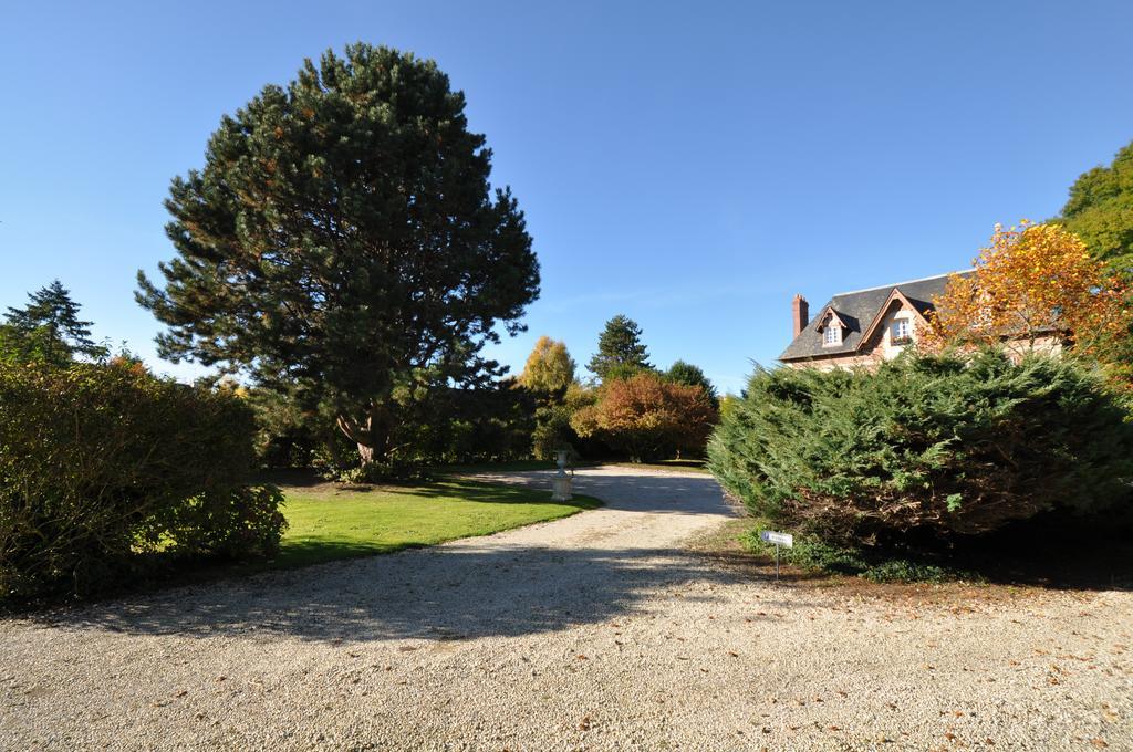 Manoir Des Lions De Tourgeville Exterior photo